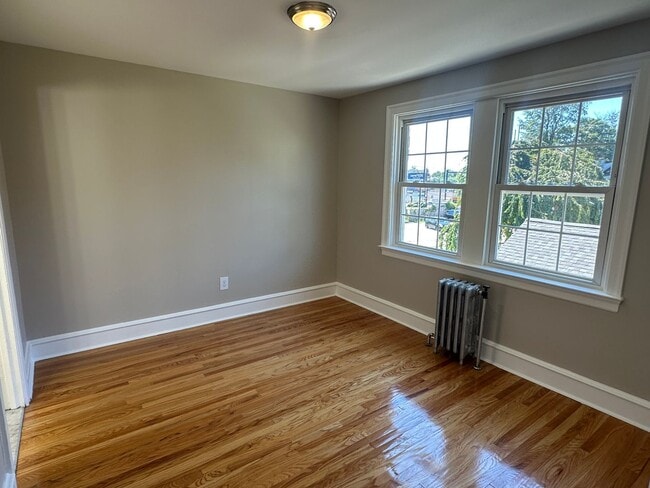 Building Photo - Marlyn Apts 202: 1 Bed 1 Bath