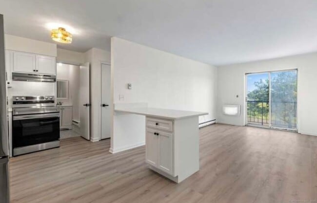 Foto del edificio - 115 Short Beach Rd