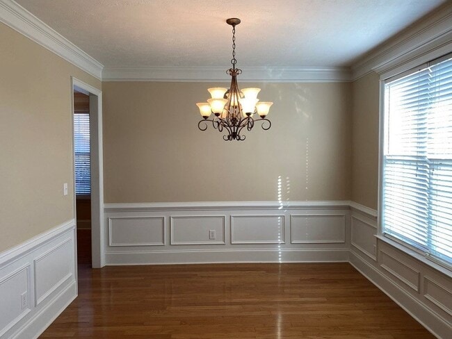 Building Photo - 933 Woody Hill Cir