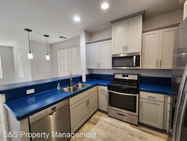 Building Photo - 2 br, 2.5 bath House - 611 Equinox Loop