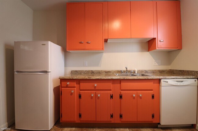 Building Photo - 2 br, 1 bath Townhome - 43 Burley Cir