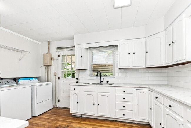 Building Photo - Nice 2 Bedroom and 1 Bath Home in Springfield!