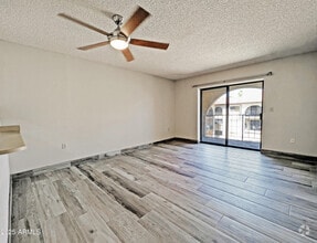 Building Photo - 3033 E Devonshire Ave