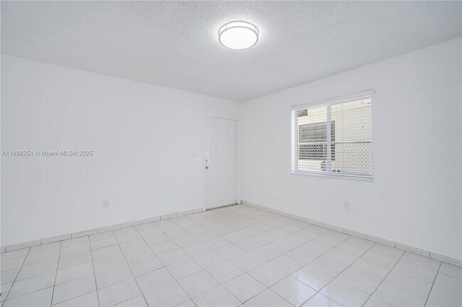 Foto del edificio - 3437 SW 25th St