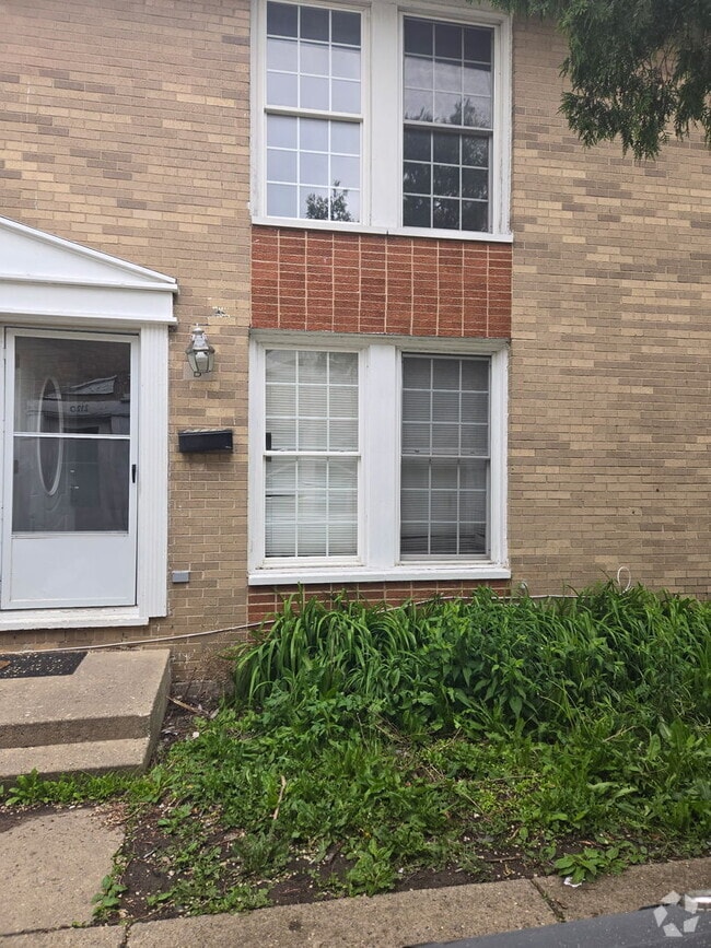 Building Photo - 2110 Hebron Ave