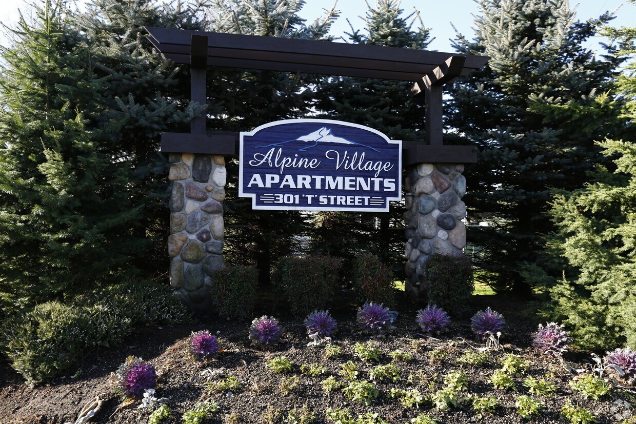 Alpine Village Rentals Tumwater, WA