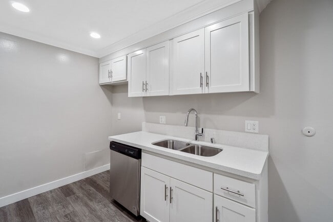 Interior Photo - La Palma Woods Apartments