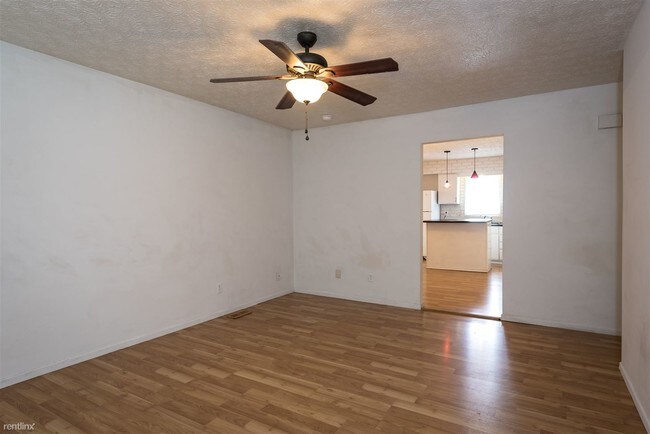 Building Photo - 1503 Willow View Dr