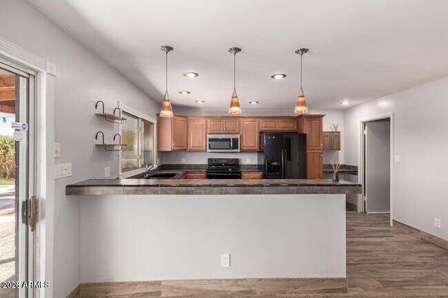 Building Photo - 307 W Santa Cruz Dr