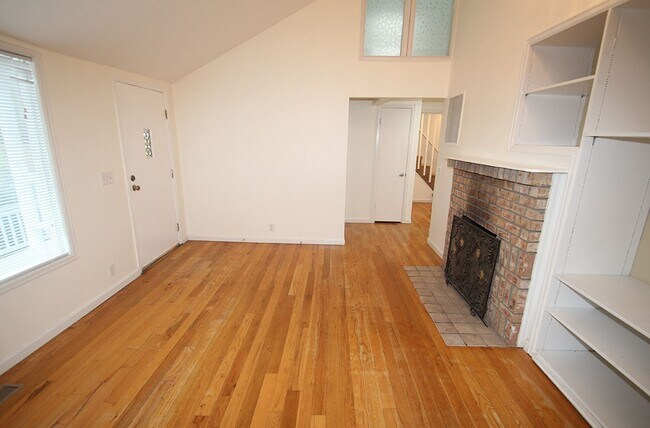 Foto del edificio - PRIVATE 3 BED SEATTLE HOME FOR RENT W EASY COMMUTE & BIG LOT