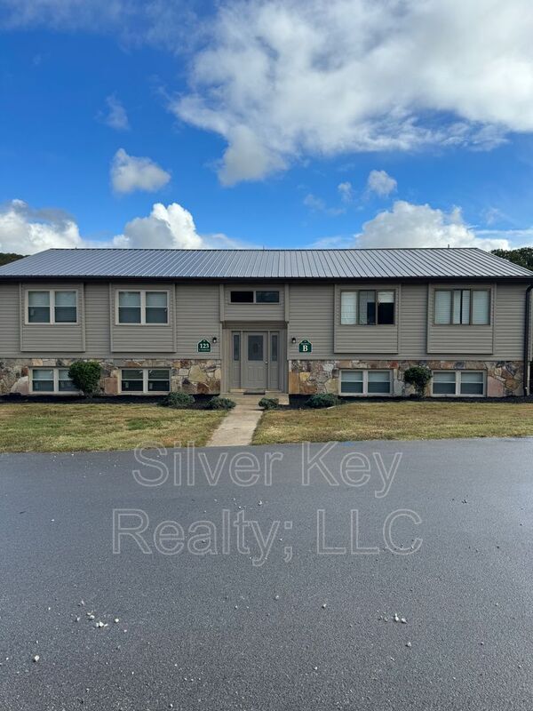 Primary Photo - 123 S Victoria Rd