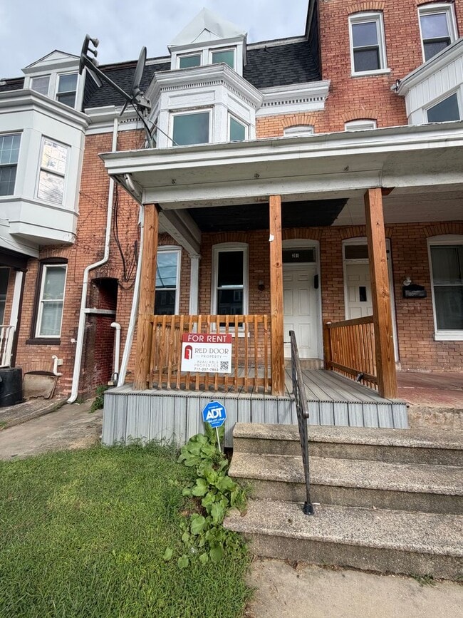 Building Photo - 261 W Jackson St