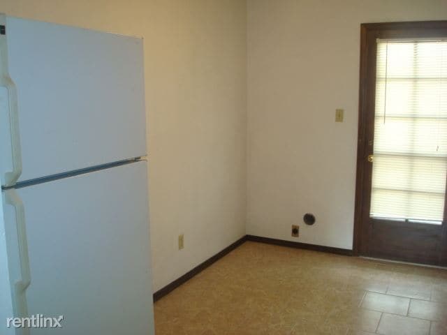 Building Photo - 950 Mormon Dr