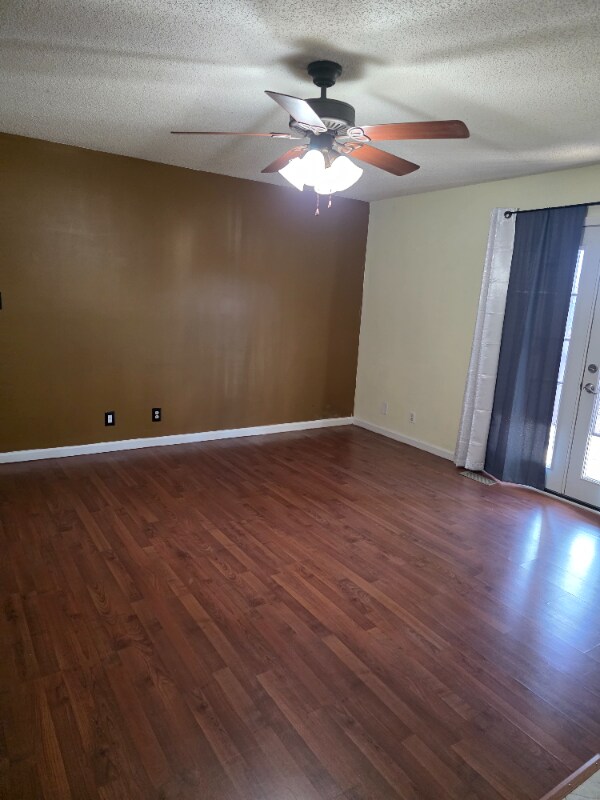 Foto del edificio - 374 Jack Miller Blvd