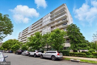 Building Photo - 730 24th St NW