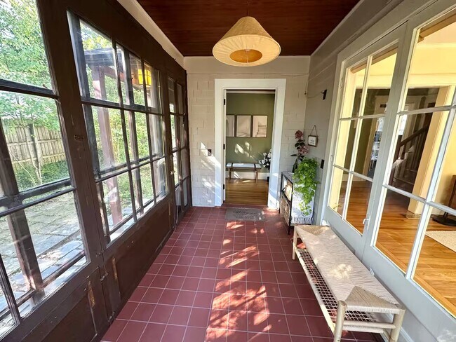 Foto del edificio - 608 Ackerman Ave