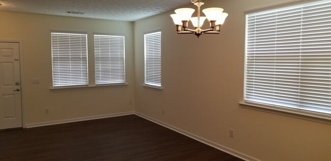 Building Photo - LOCATION! HARWOOD FLOORS!