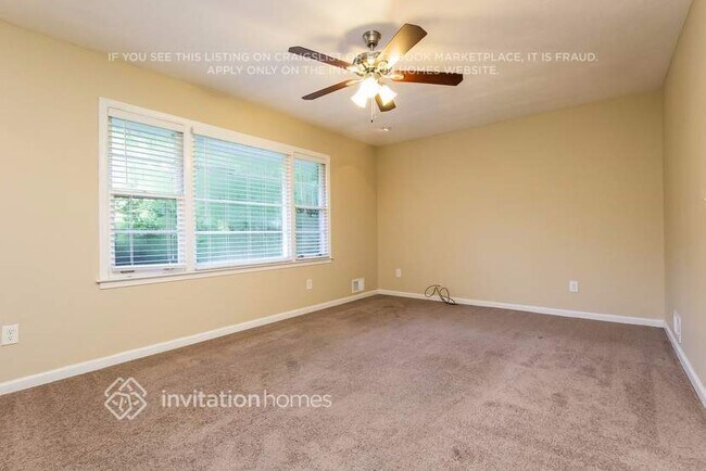 Foto del edificio - 1398 Yates Ave