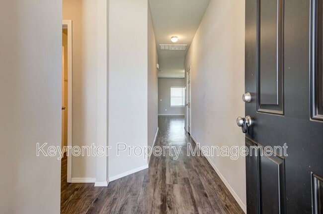 Building Photo - 9440 SW 44th Terrace