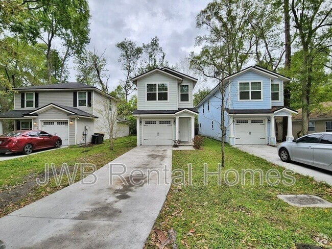 Building Photo - 1227 Pangola Dr