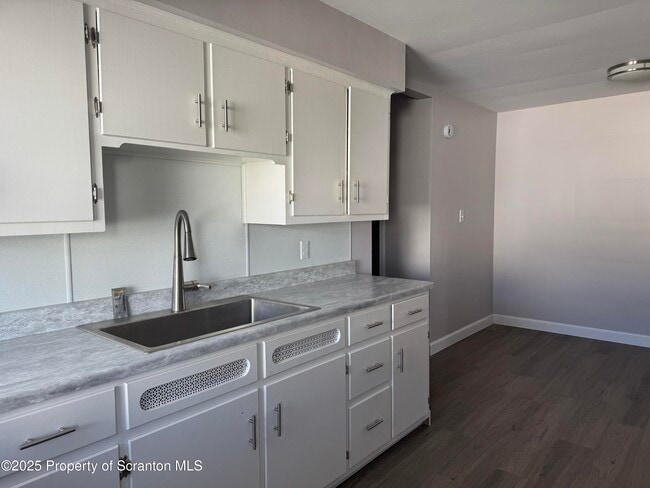 Foto del edificio - 152 Drakes Ln