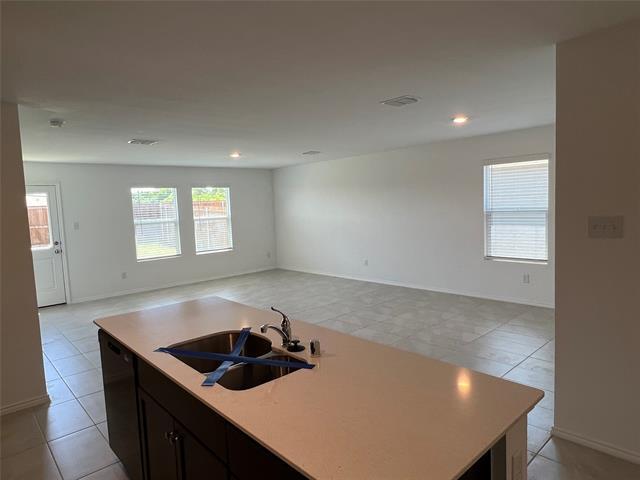 Foto del edificio - 5521 Rockrose Ln