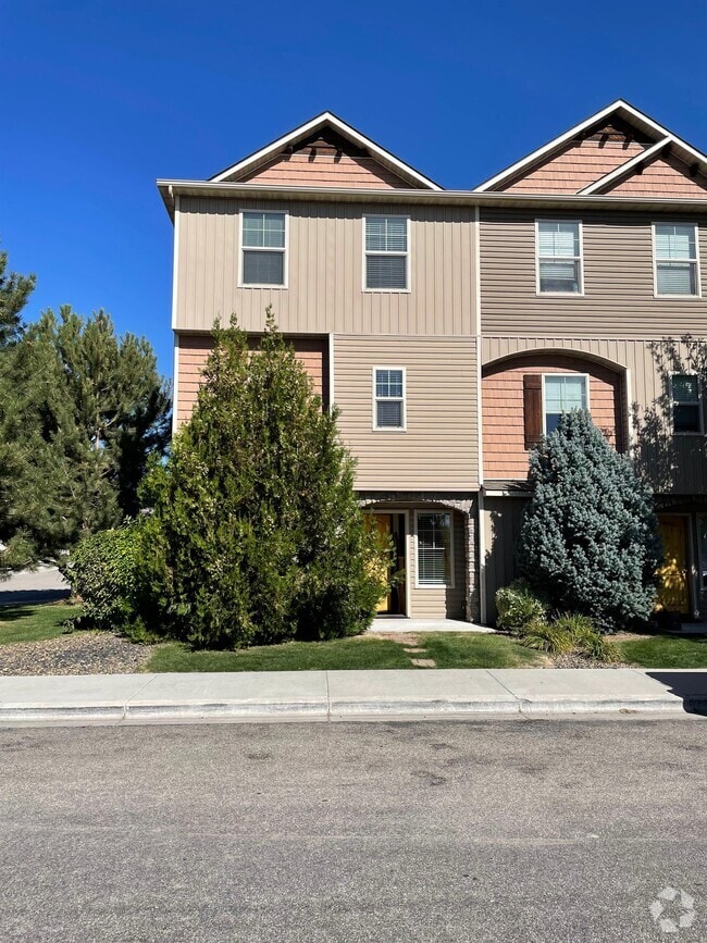 Building Photo - 8861 W Pine Valley Ln