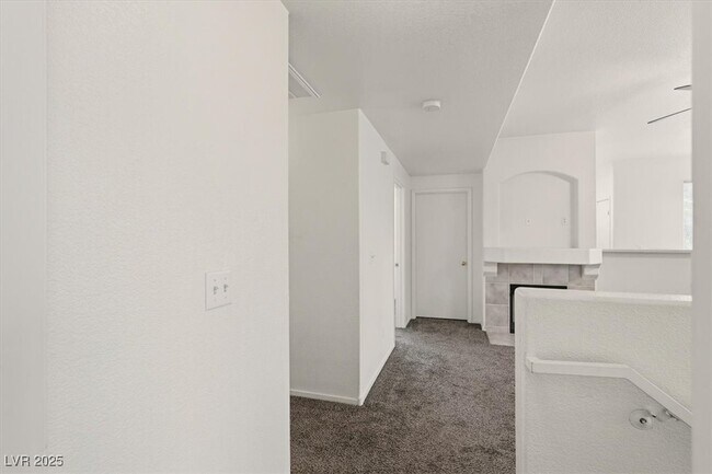 Foto del edificio - 9050 W Warm Springs Rd