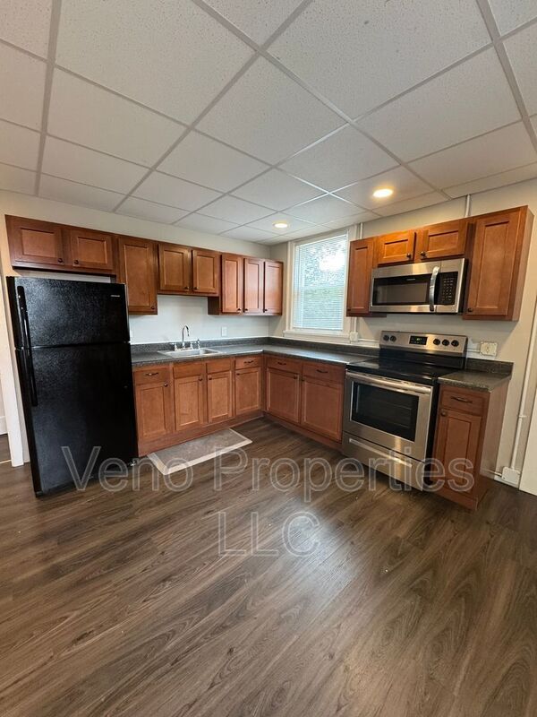 Foto del edificio - 221 Spring Ave