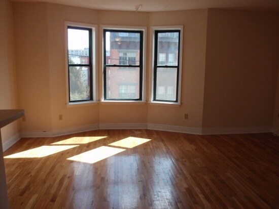 Primary Photo - 401 Madison St