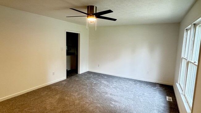 Building Photo - Renovated Highland Springs Rancher