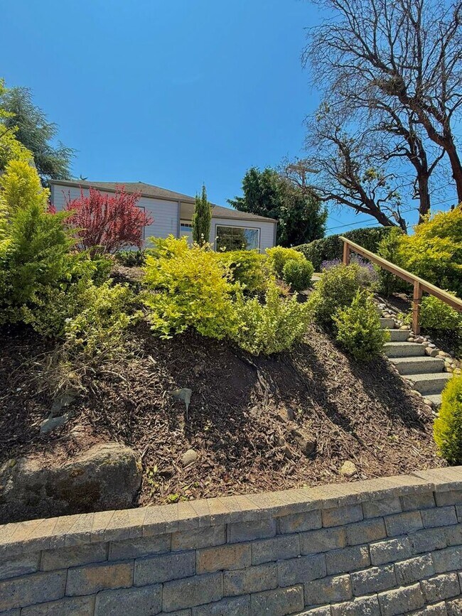 Foto del edificio - Renovated 2 Bedroom Home in Rainier Beach ...
