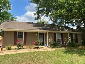 Building Photo - 3233 Hillcrest Ln