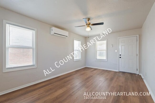 Building Photo - 533 E Boeing Dr