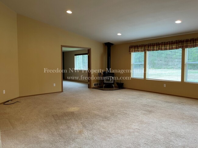 Building Photo - 117 Timberline Ln
