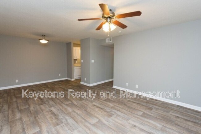Foto del edificio - 3301 Royster Ln