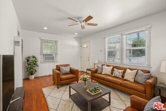 Building Photo - 1043 N La Jolla Ave
