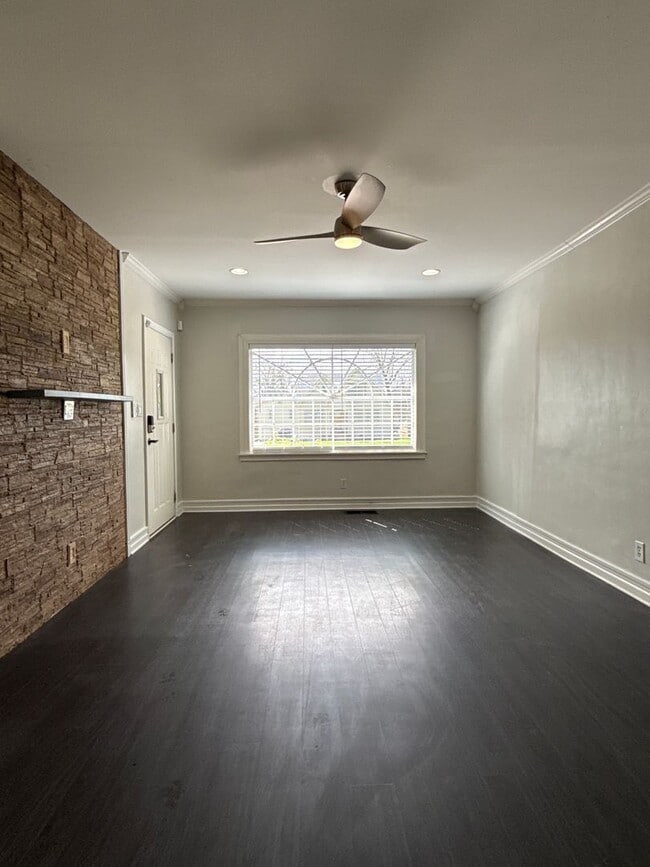 Building Photo - 1268 Eastland Rd SE