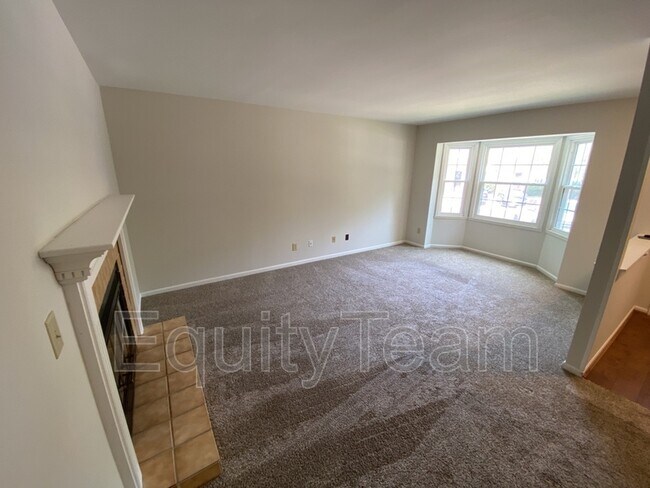 Building Photo - 9133 Dominion Cir
