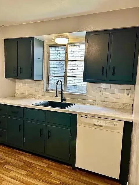 Building Photo - 735 Center Ave