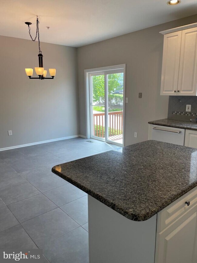 Building Photo - 601 Fawn Cir