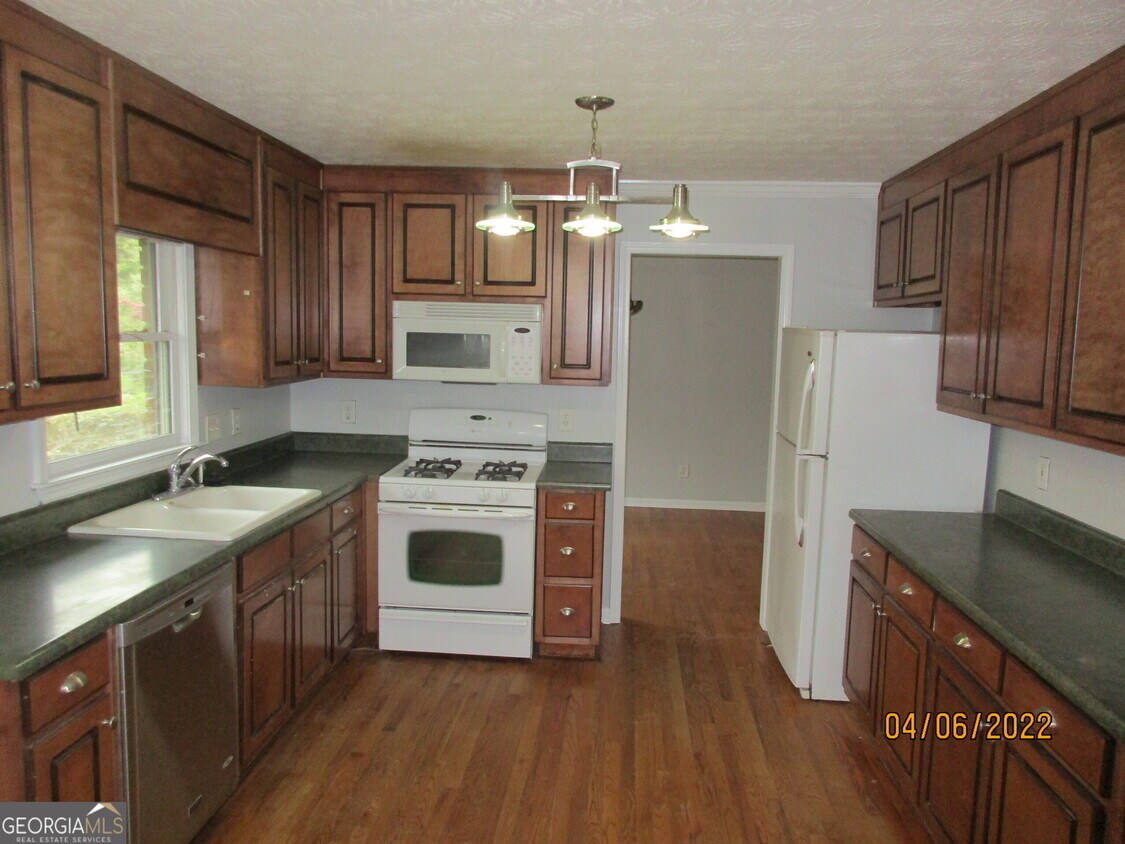 Building Photo - 1160 Denison Dr