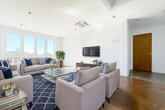 Building Photo - 143 Skillman Ave