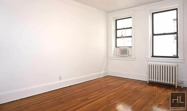Building Photo - 33 STREET