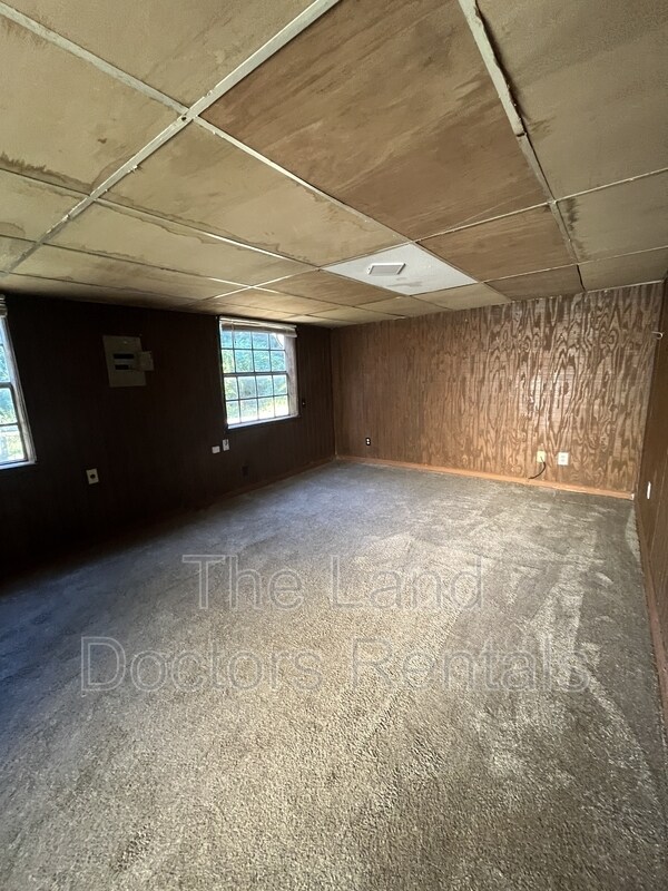 Building Photo - 215 1/2 W 15th St