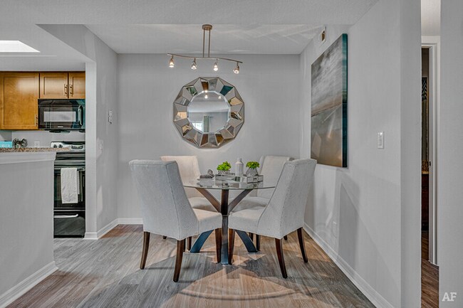 Foto del edificio - 2538 Village Blvd