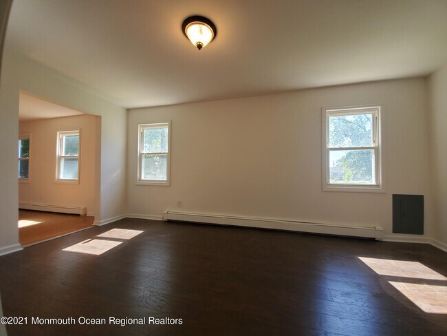 Building Photo - 722 Monmouth Pkwy