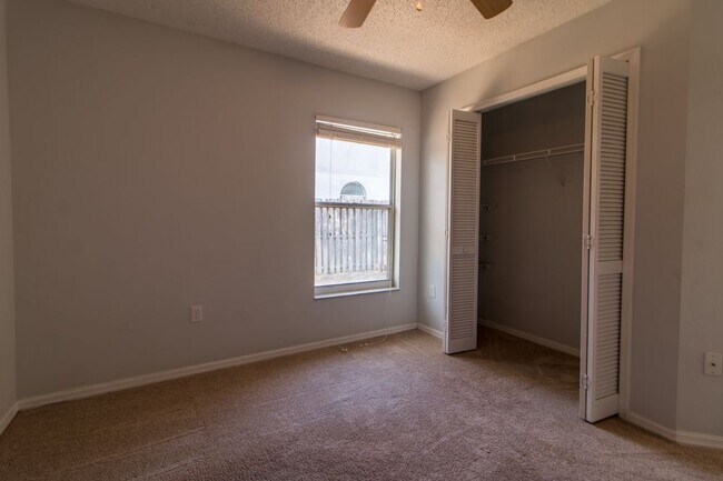 Building Photo - 522 Robbins Rest Cir