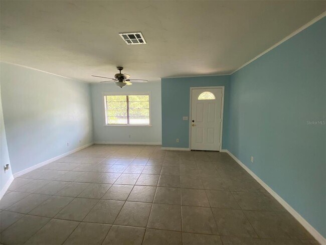 Foto del edificio - 15079 Rebecca Ave