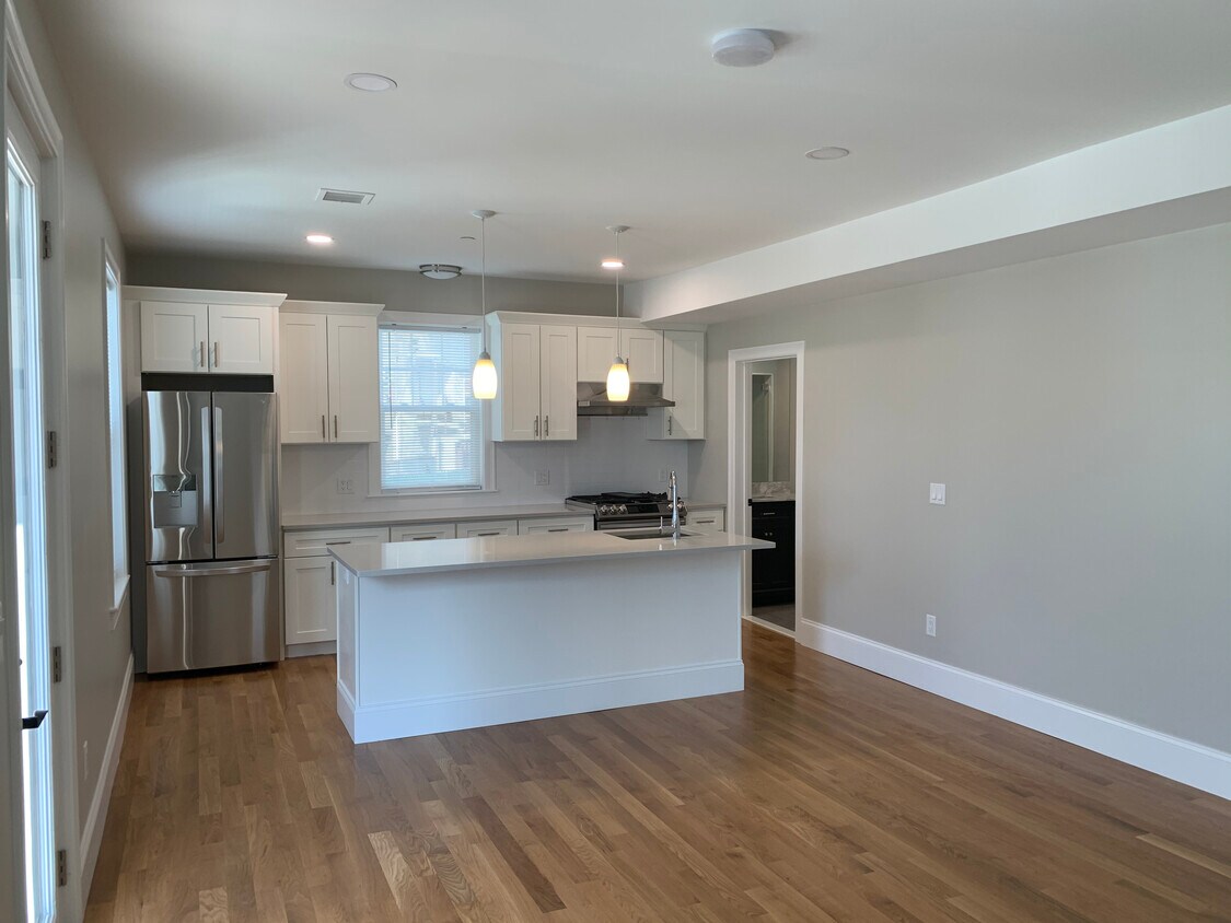 4 Wakefield Ave Unit 2, Wakefield, MA 01880 Condo for Rent in